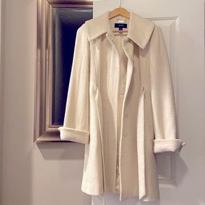 Beautiful lined wool cream coat in perfect condition worn once